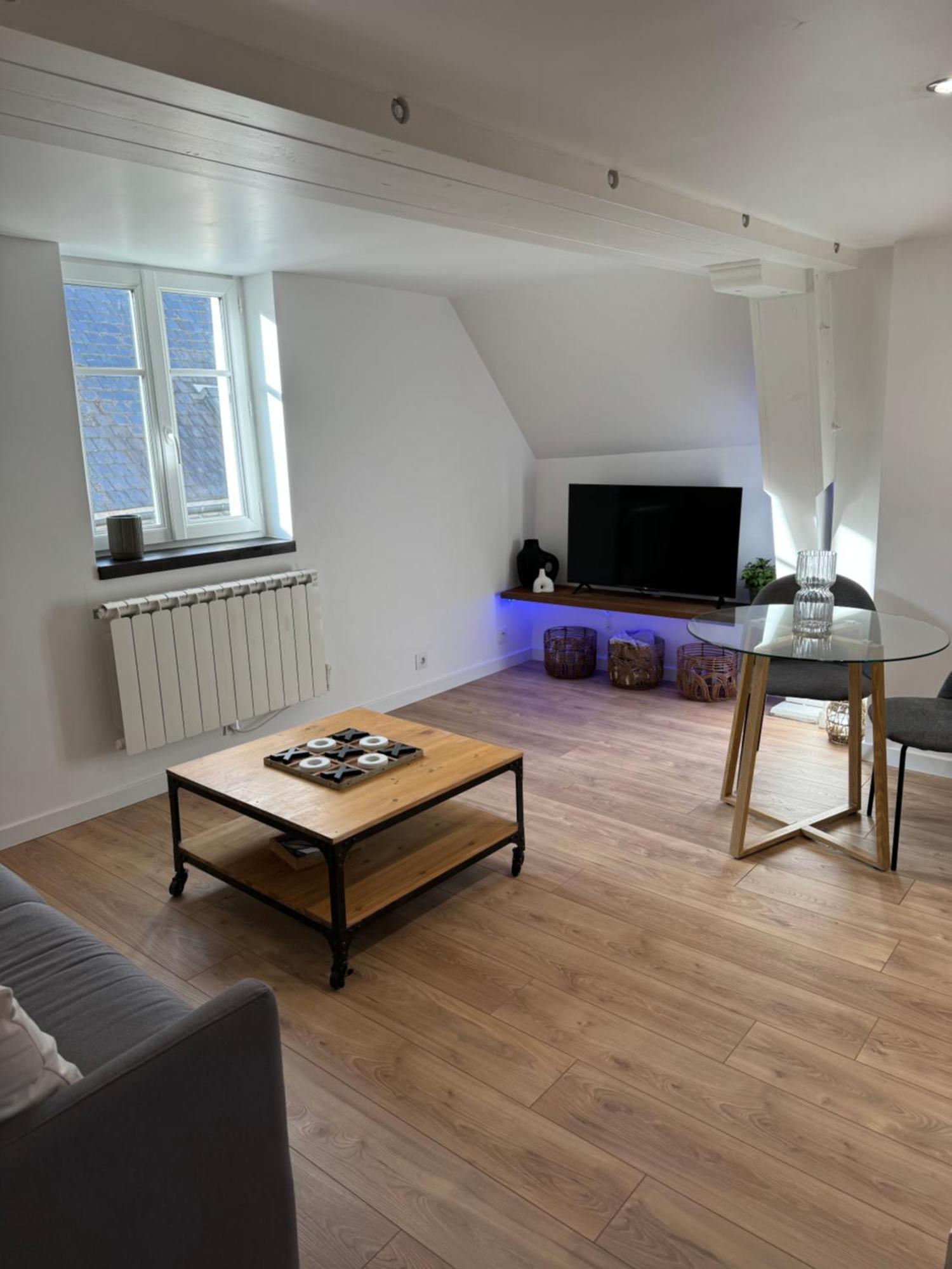 La Suite - Parvis Cathedrale Chartres Luaran gambar