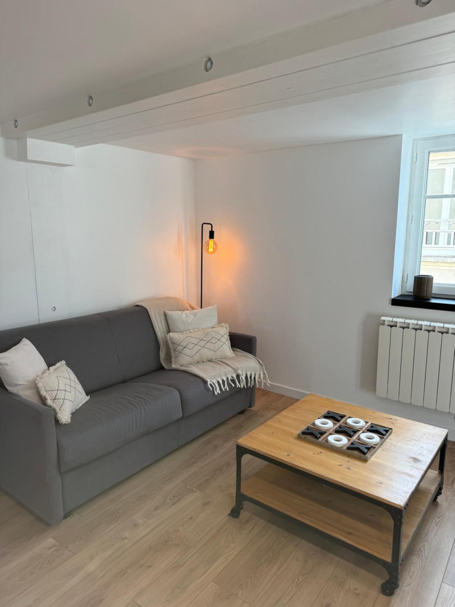 La Suite - Parvis Cathedrale Chartres Luaran gambar